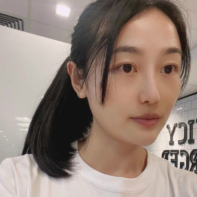 低调的、凤凰的整形术后图片