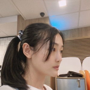 低调的、凤凰的整形术后图片