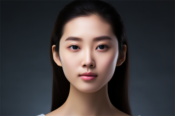 深圳专业医生采用电波拉皮技术有效去除黑眼圈