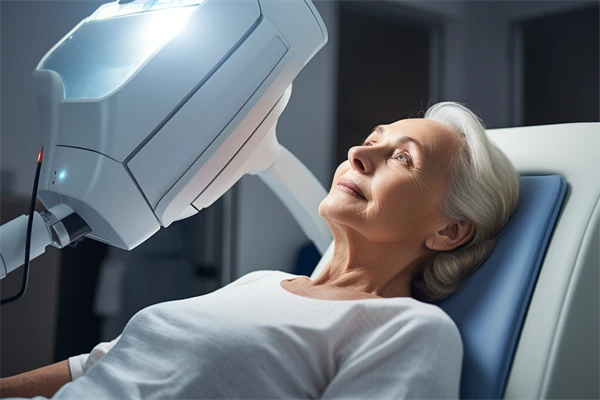 近视手术专家重要还是设备重要？